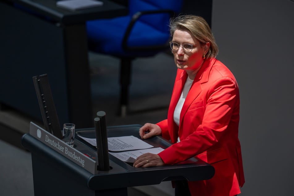 Stefanie Hubig (57, SPD) will Täter bei pornografischen Deepfakes bestrafen.