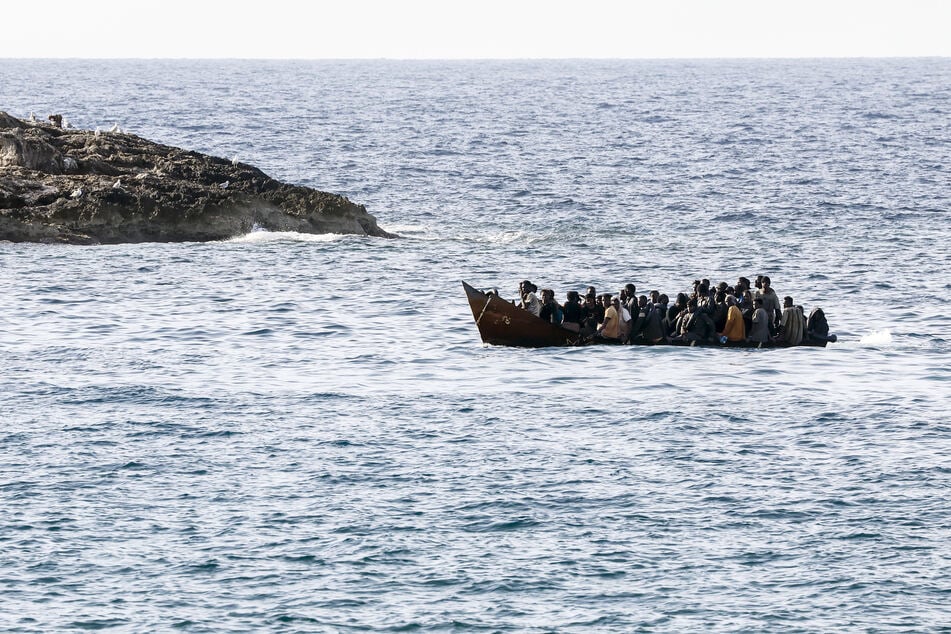 Auf einem Flüchtlingsboot, das in Richtung der italienischen Insel Lampedusa aufgebrochen war, wurde ein Kind geboren. (Symbolbild)