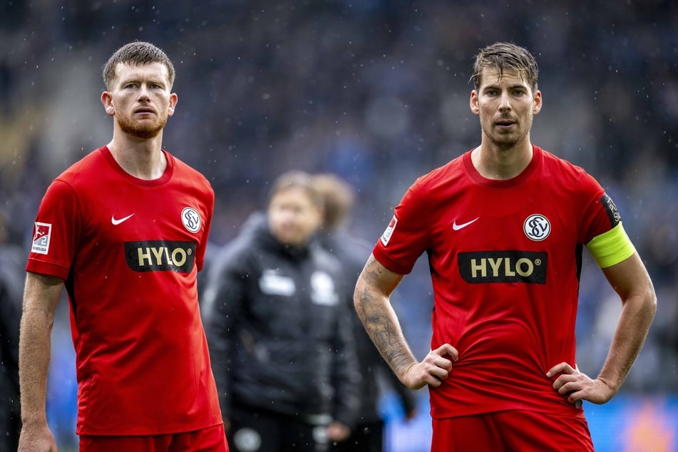 Elversberg-Profi Florian Le Joncour (30, l.) geriet gegen Bielefeld zum Unglücksraben.