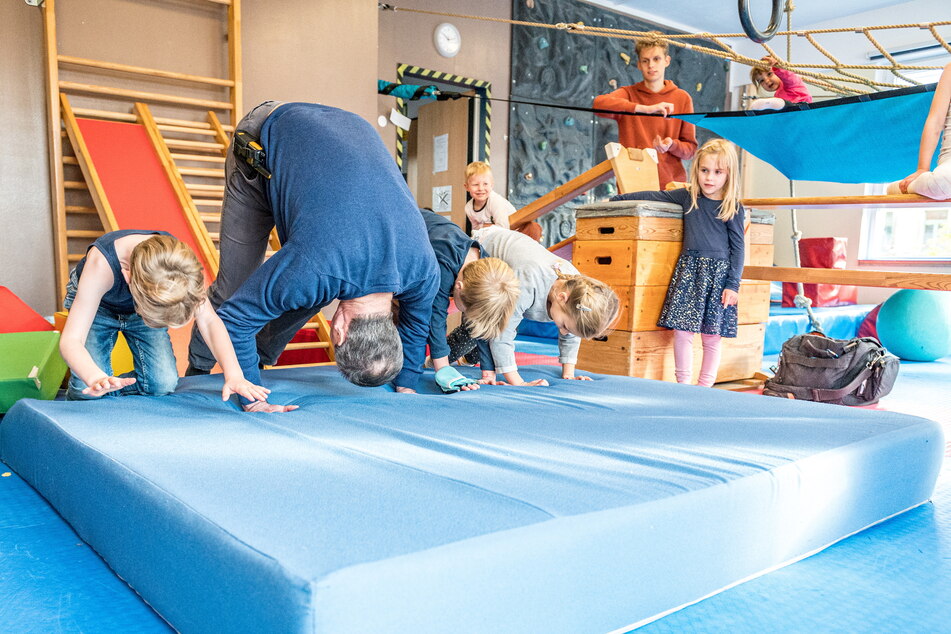 Besser als die politische Rolle rückwärts: Bürgermeister Donhauser beim Frühsport.