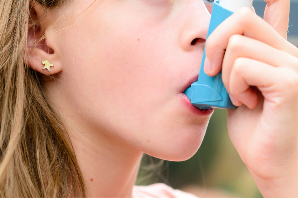 Asthmatiker sollen bei regelmäßiger Einnahme ihrer Medikamente nicht besonders durch eine Covid-19-Erkrankung gefährdet sein.