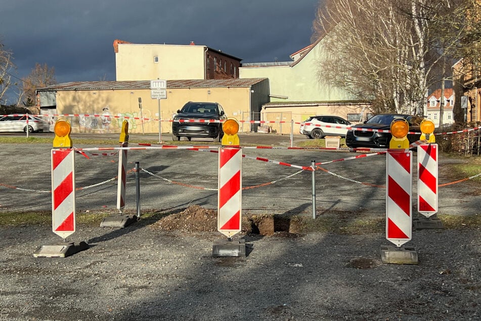 Mitarbeiter der Stadt Nordhausen sichersten den Bereich ab.