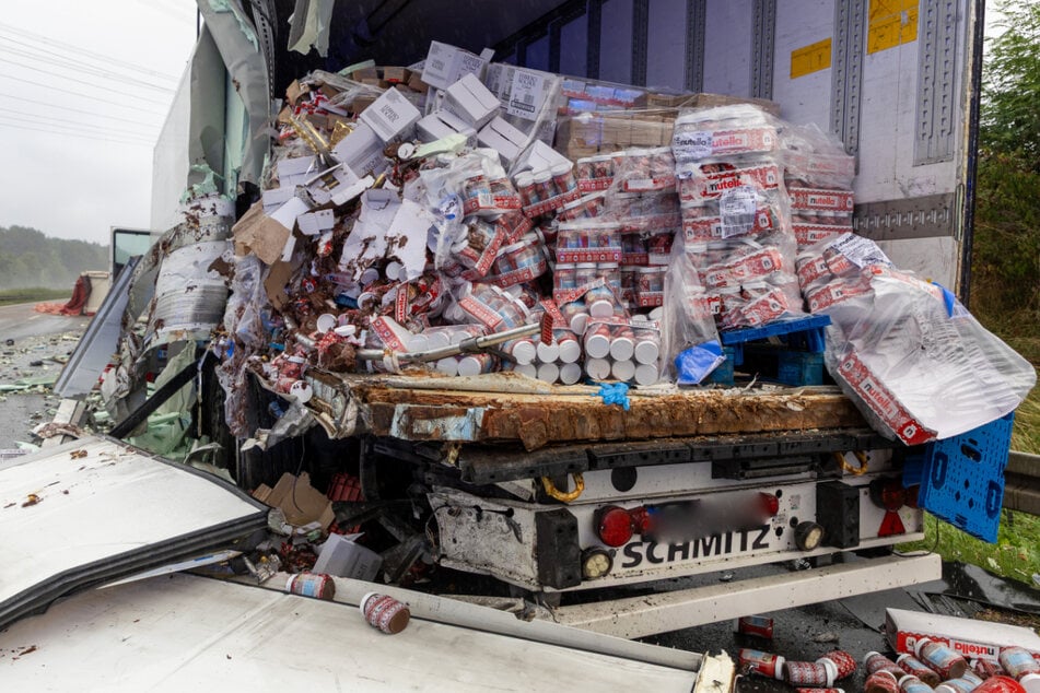 Einer der Lkw hatte Nuss-Nougat-Brotaufstrich geladen.