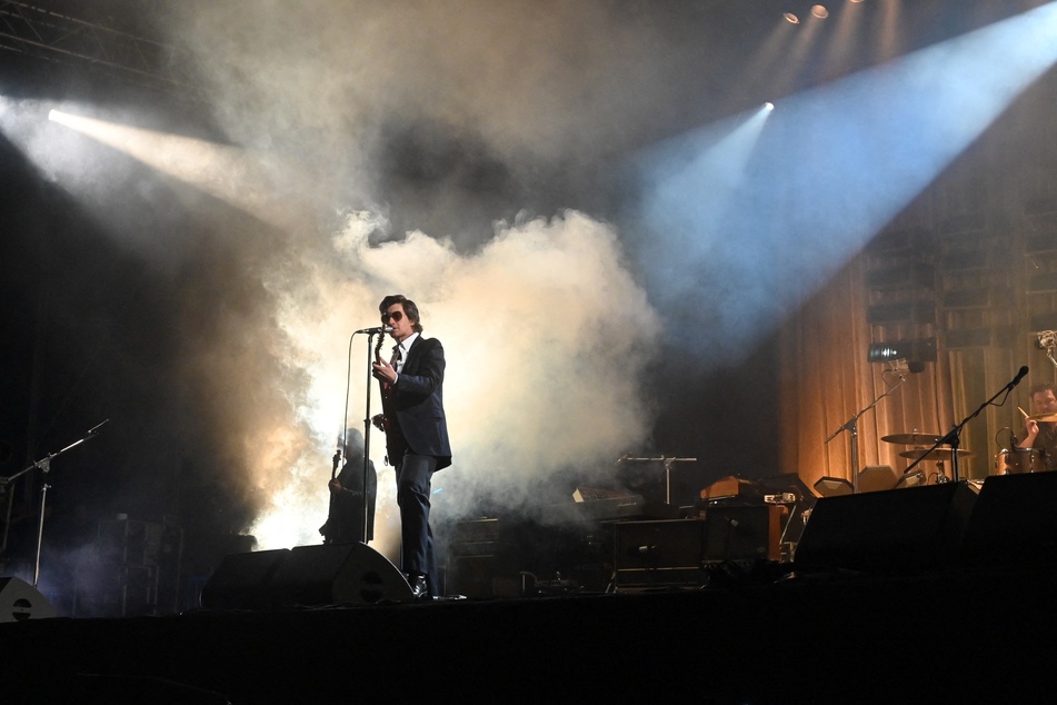 Die Arctic Monkeys sorgten in Hamburg für Indie-Nostalgie und jede Menge Coolness. (Archivbild)