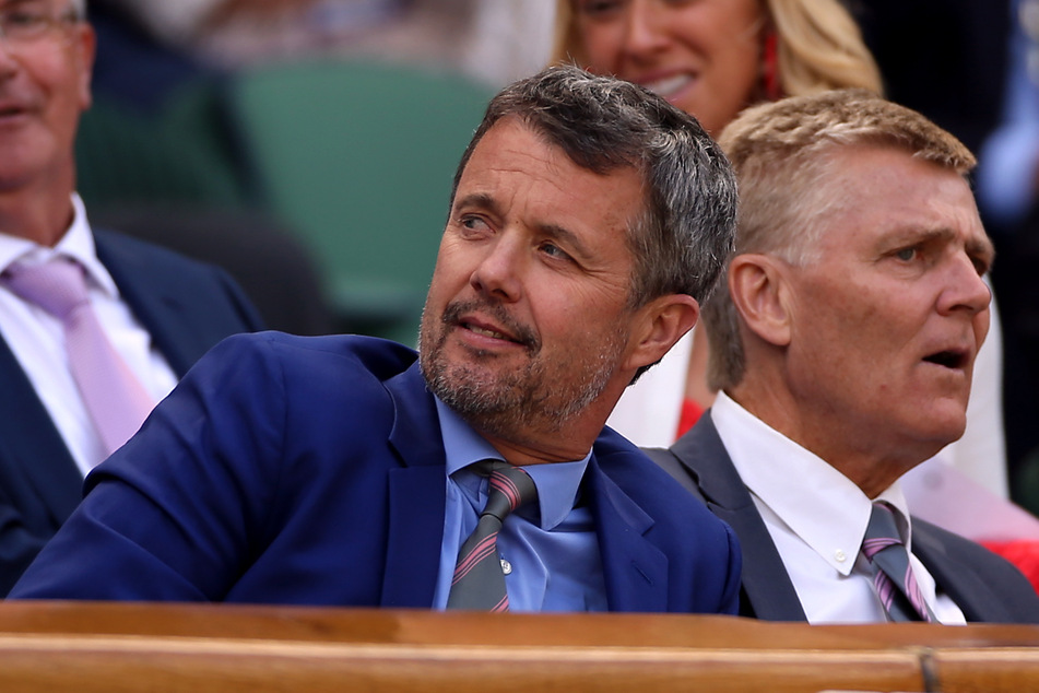 Kronprinz Frederik von Dänemark (53, l) hat seine Reise zu Olympia abgesagt. Stattdessen soll er nun bei der IOC-Generalversammlung am Dienstag und Mittwoch digital zugeschaltet werden. Der Kronprinz ist seit 2009 IOC-Mitglied.