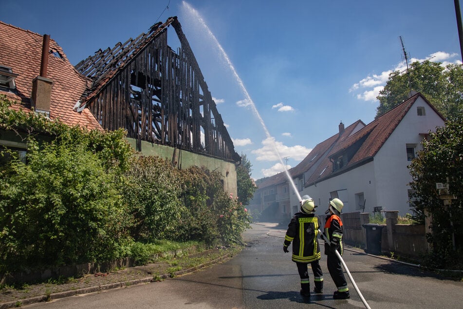 Das angrenzende Wohnhaus konnte dank der Feuerwehr gerettet werden.