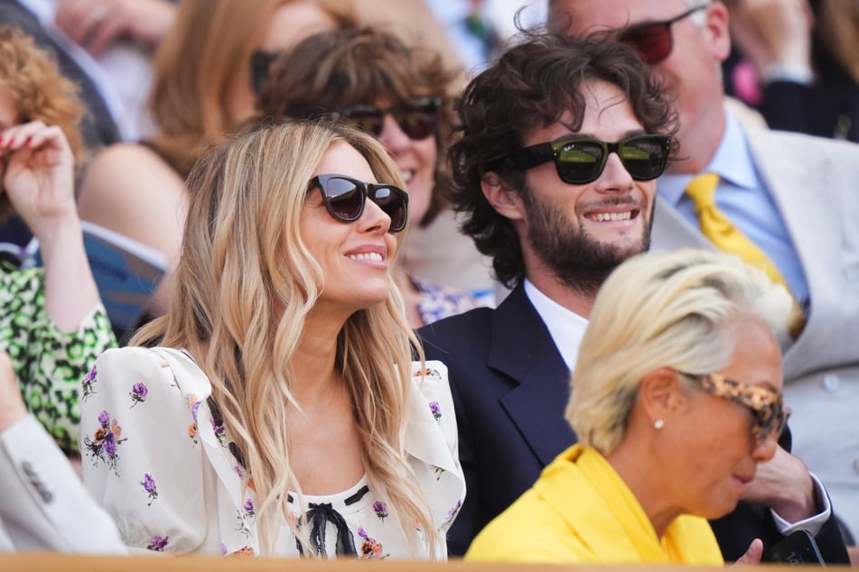 Sienna Miller und Oli Green (29) lernten sich 2021 kennen.