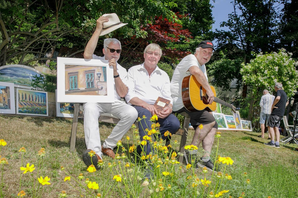 Die Drei vom Garten: Maler Achim Leupold, Autor Christian Grün sowie Musiker und Gastgeber Christian Herzog (v.l.).