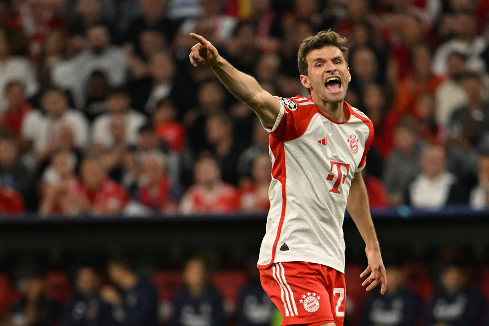 Thomas Müller und seine Teamkollegen vom FC Bayern legen von Beginn an alles in die Waagschale.