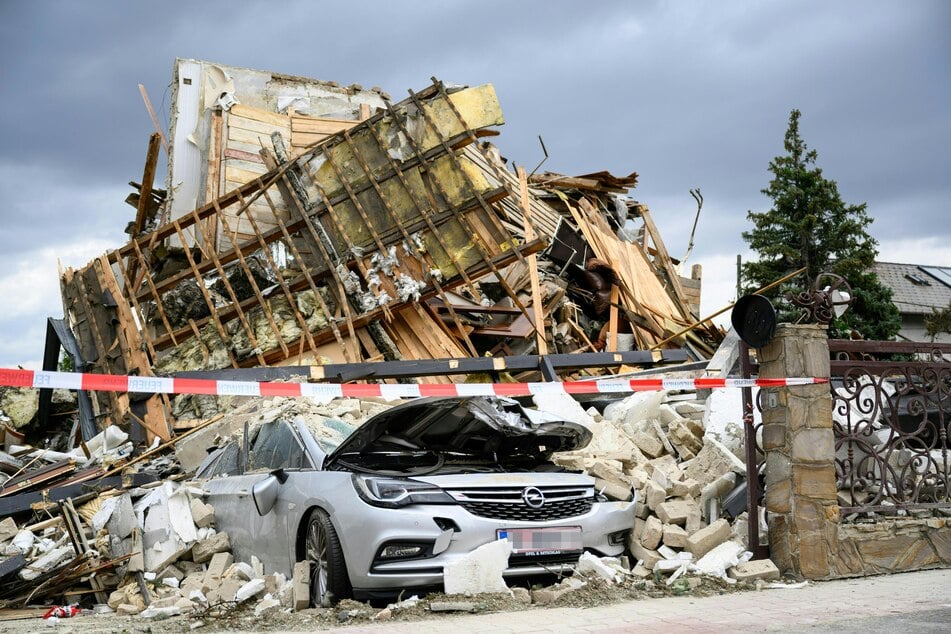 Tage nach der Explosion hält die Nachbarschaft im Wiener Bezirk Floridsdorf noch immer den Atem an.