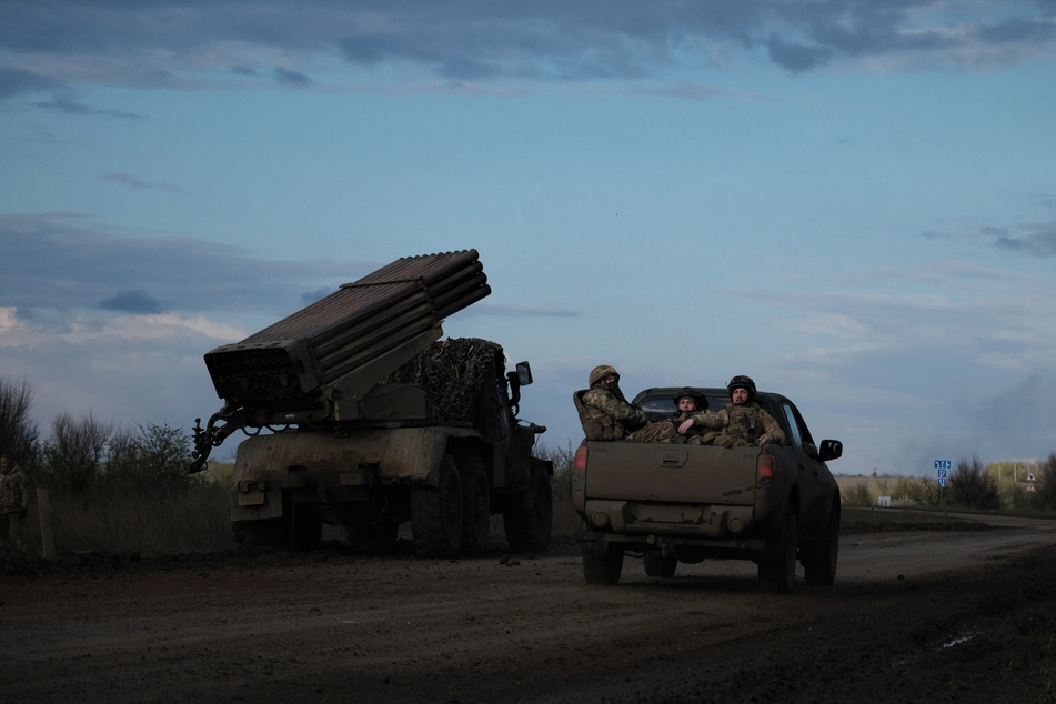 Russische Angriffe im Gebiet Cherson nehmen zu: Die Ukraine muss Truppen verlegen. (Archivbild)