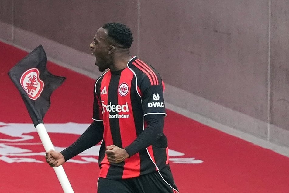 Sowohl die Verantwortlichen bei Eintracht Frankfurt als auch Arnaud Kalimuendo (24) selbst können sich einen Verbleib des Spielers sehr gut vorstellen.