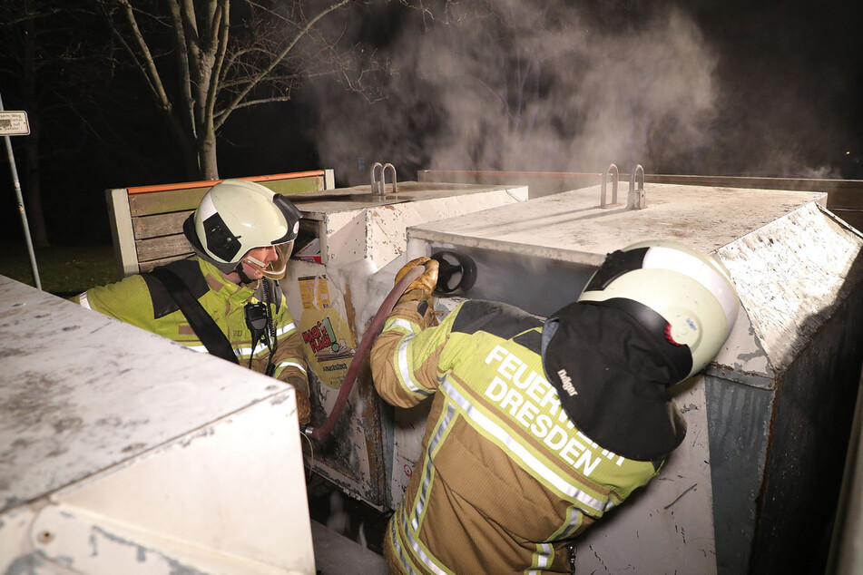 Am Wilsdruffer Ring brannten zwei Papiercontainer.
