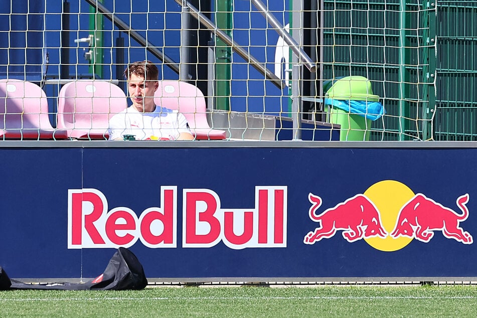 Willi Orban (32) ist aufgrund von Oberschenkelproblemen bei RB Leipzig aktuell zum Zuschauen verdammt.