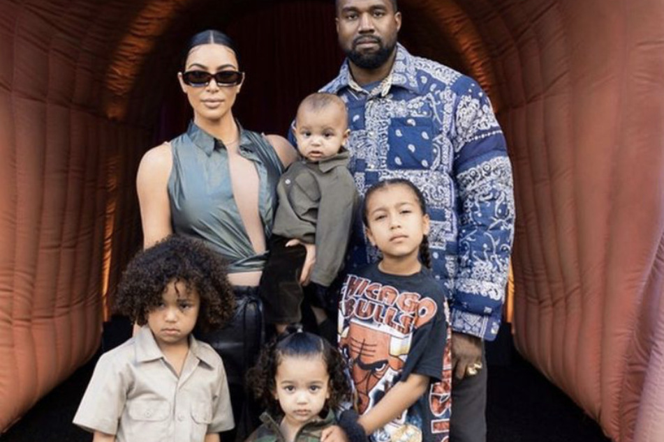 Kim Kardashian (l) and Kanye West (r) with their four children, (from l to r) Saint, Psalm, Chicago and North West.