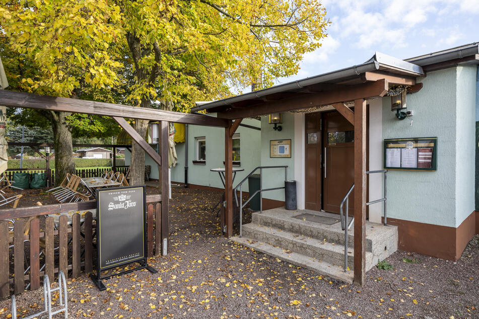 Der Dieb brach in das Gartenlokal an der Kreherstraße ein.