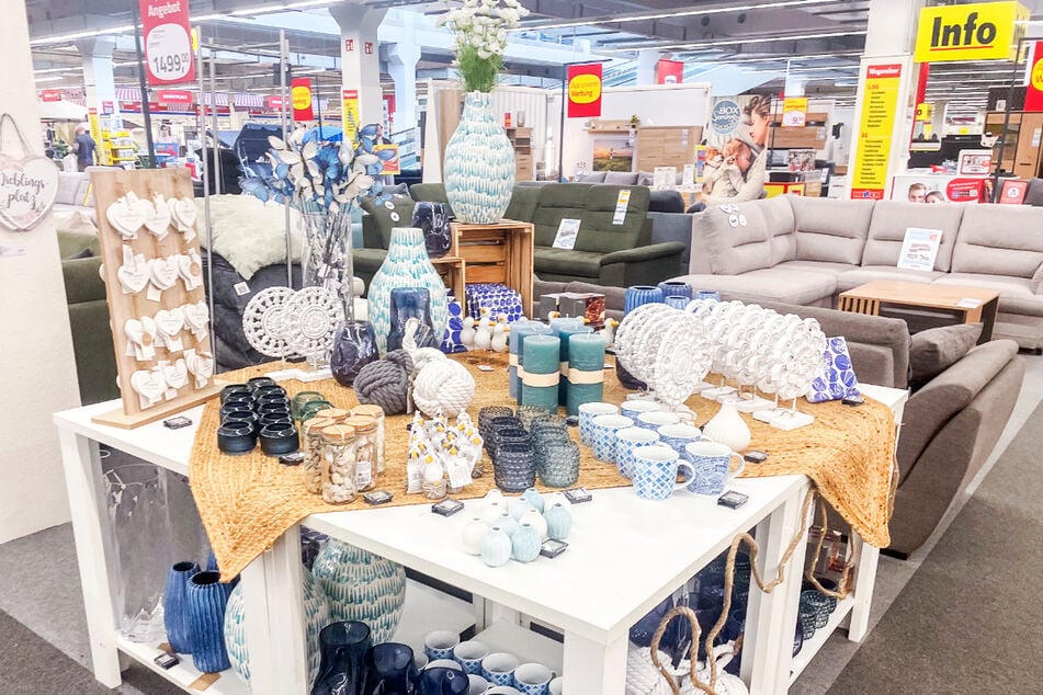 ROLLER gibt hunderte Möbel wegen Schließung am Montag (16.2.) günstig ab