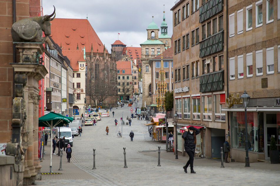 Eine Einkaufsstraße in der Nürnberger Innenstadt.