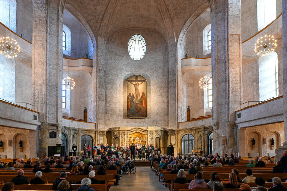 In der Dresdner Kreuzkirche wird Heino am 24. November gastieren.