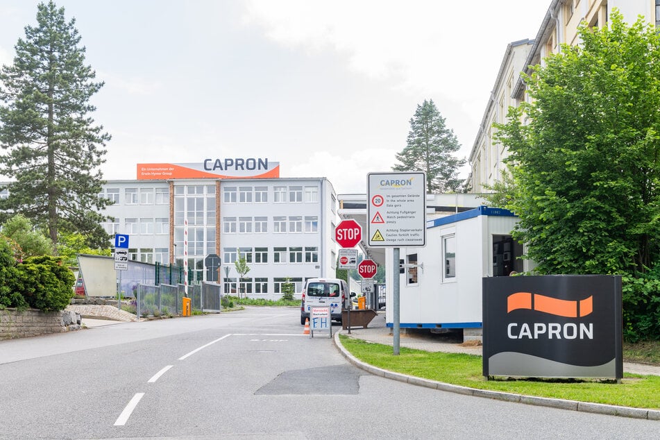Die Capron-Werkseinfahrt. Heute werden Reisemobile dort hergestellt, wo man einst Erntemaschinen gebaut hat.