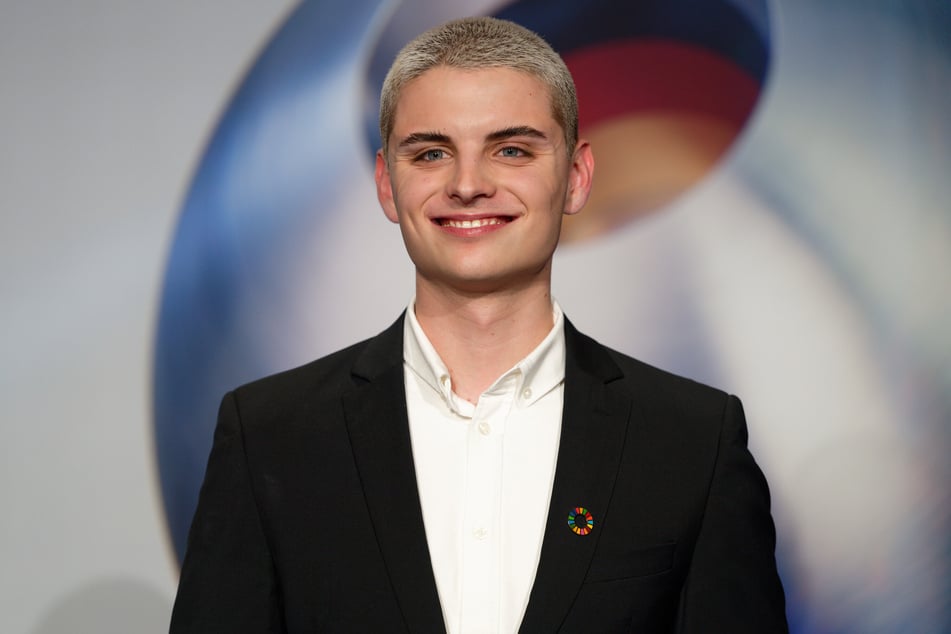 Fabian Grischkat (23) setzt sich für die Rechte queerer Menschen ein - und gegen Hass und Hetze von rechts!