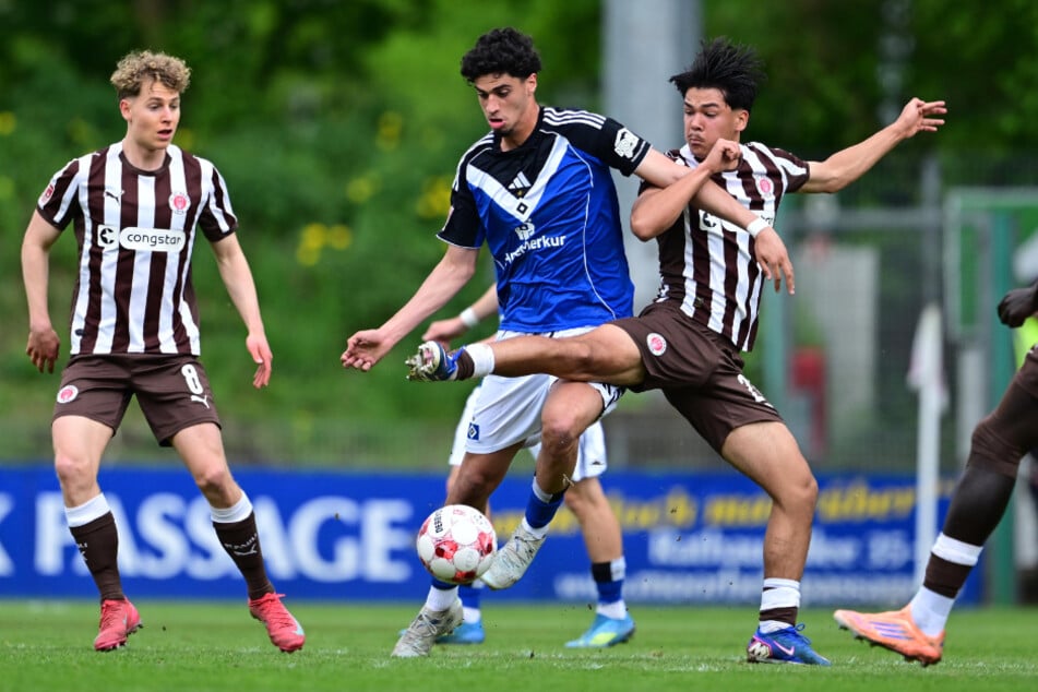 Die U23 des FC St. Pauli und die U21 des HSV trennten sich am Sonntag mit 1:1. Damit steht der Abstieg der Kiezkicker aus der Regionalliga fest.