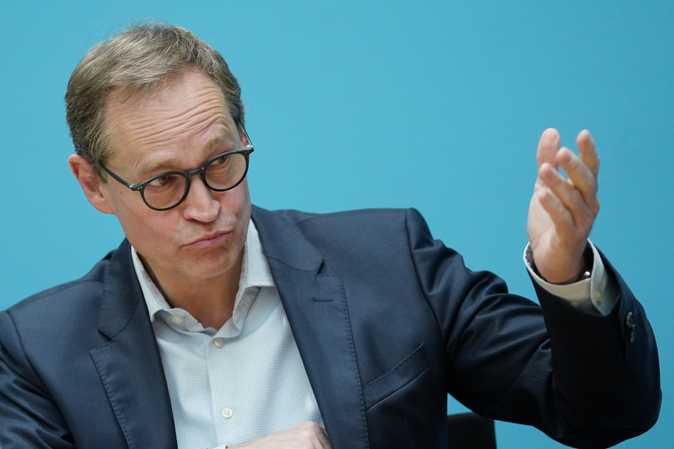Berlins Regierender Bürgermeister Michael Müller (56, SPD) forderte eine bundesweite Absprache über Urlaubsmöglichkeiten im Sommer.
