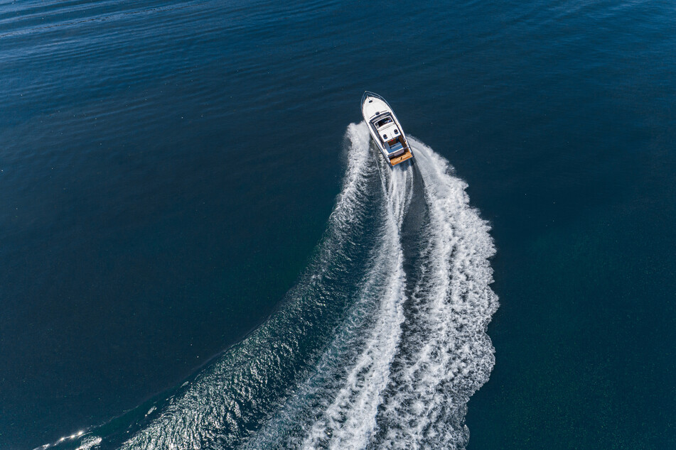 Motorboote wie dieses sollen bald ohne Einzelgenehmigung auf dem Cospudener See starten dürfen.