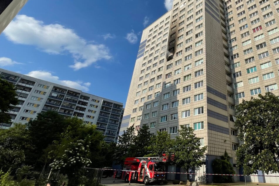 Berlin: Großeinsatz der Feuerwehr: Verletzter nach Brand in Berliner Hochhaus