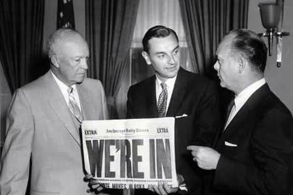 From l. to r.: US President Dwight D. Eisenhower with Territorial Governor of Alaska Mike Stepovich and Secretary of the Interior Fred A. Seaton during the signing of the Alaska Statehood Bill on July 7, 1958.