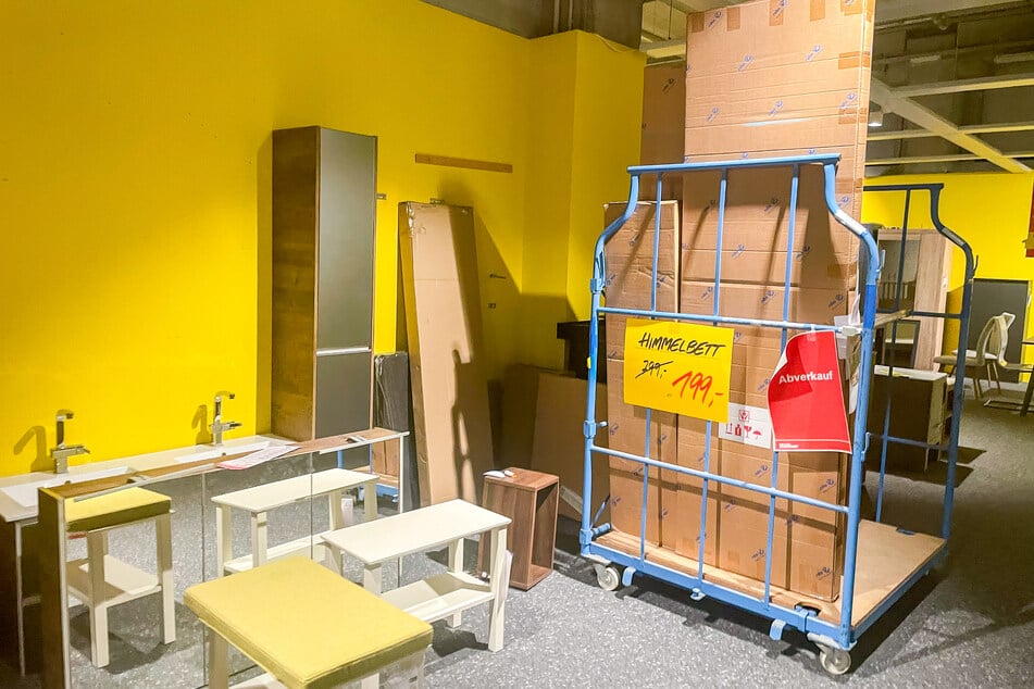 Höffner gibt für kurze Zeit bis zu 70 Prozent Rabatt auf Restposten