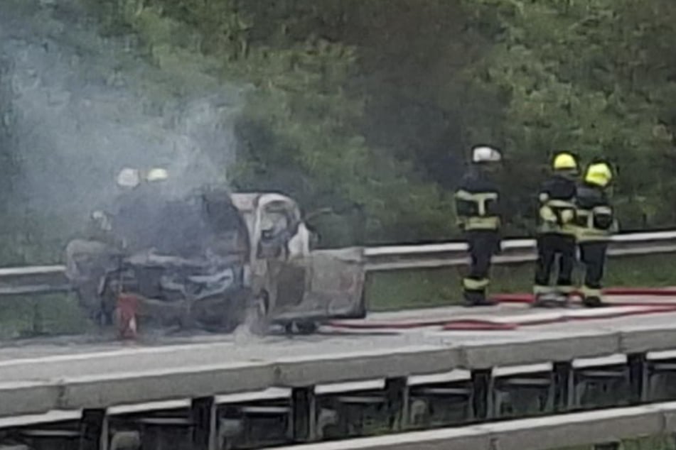 Auf der A1 zwischen Bad Oldesloe und Reinfeld hat am Donnerstag ein Auto gebrannt.