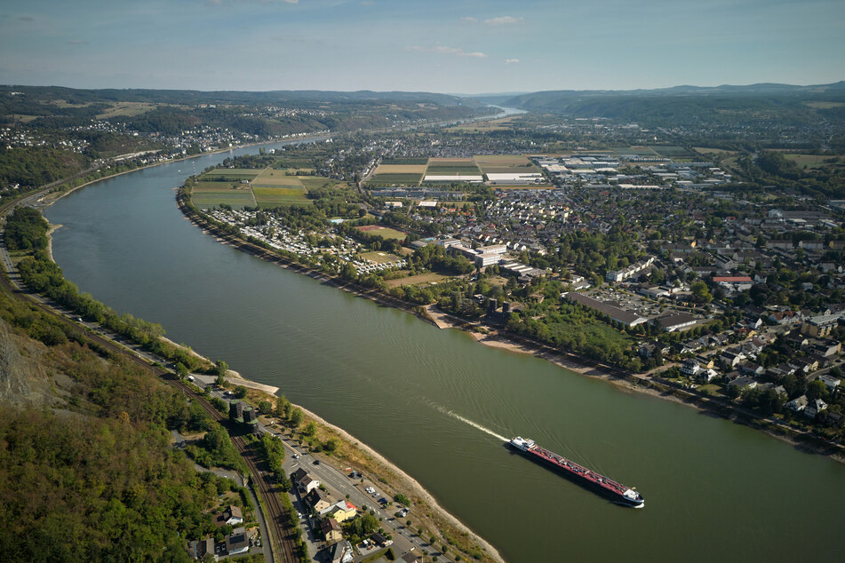 Zwischen Neuwied und Bonn gibt es aktuell keine Brücke. Die Strecke 44 Kilometer lang.