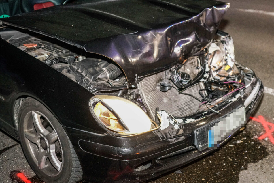 Die Polizei hat die Ermittlungen zur Unfallursache aufgenommen.