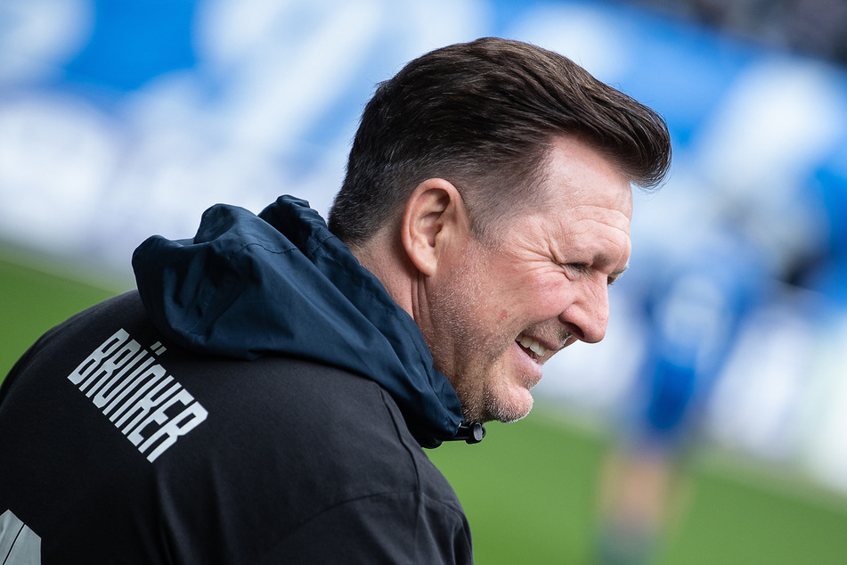 Christian Titz (51) und seine Mannschaft haben das Ruder nach der Winterpause herumgerissen. Der 1. FC Magdeburg steuert auf das Mittelfeld der Liga zu.