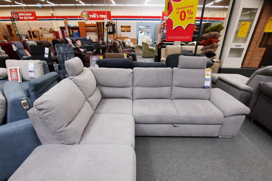 Diese bequeme Couch sowie viele weitere Produkte haben coole Rabatt-Aktionen am Sonntag (2.4.) und das nur für Euch.