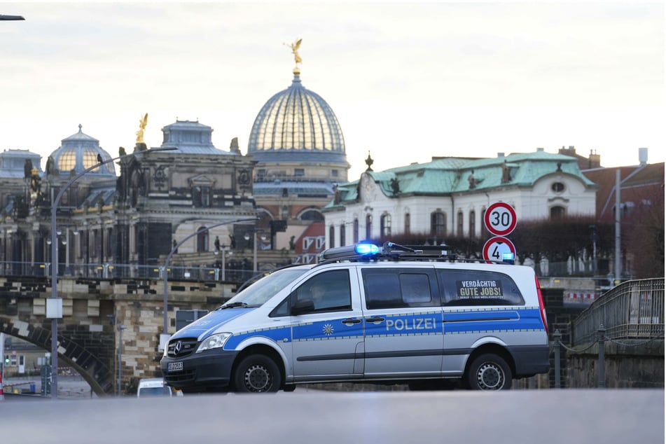 Die Polizei kontrolliert seit 9 Uhr, ob alle Anwohner den Sperrbereich verlassen haben.