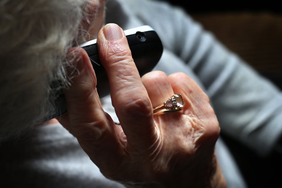 65-Jährige überweist 300.000 Euro an Fake-Lover