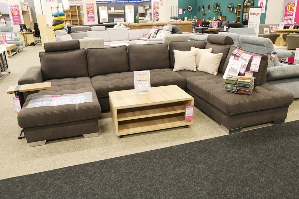 Hier gibt's Sofas, Schränke und Küchen zu unschlagbaren Preisen