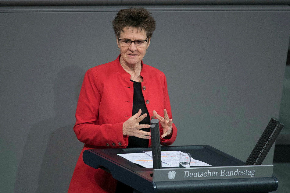 Sabine Zimmermann (59).