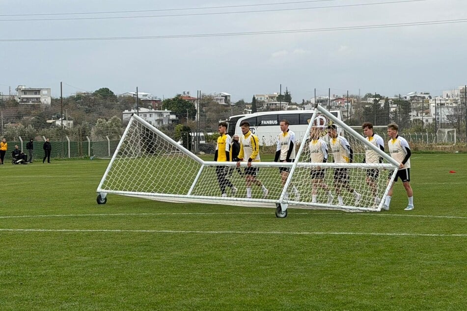 Nach 90 Minuten packten die Dynamo-Profis zusammen.