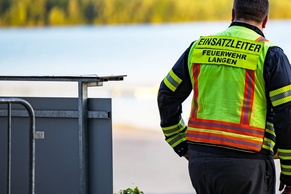 Polizei und Feuerwehr nahmen den mutmaßlichen Badeunfall bei Langen zum Anlass, um sich mit wichtigen Ratschlägen an die Öffentlichkeit zu wenden.