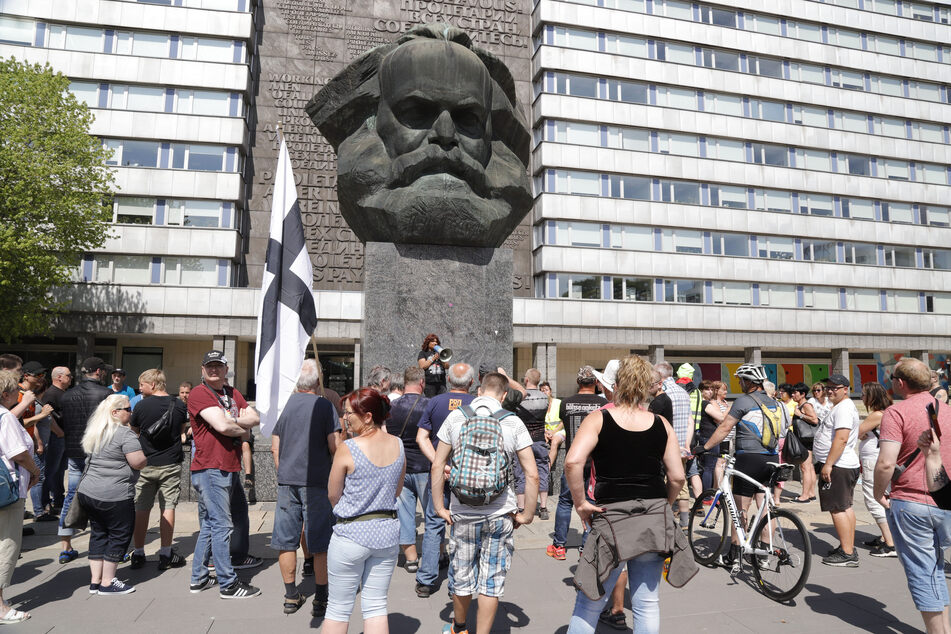 Die rechte Bürgerbewegung "Pro Chemnitz" wollte am 20. April am Nischel demonstrieren. Die Stadt hat das nun verboten (Archivbild)!