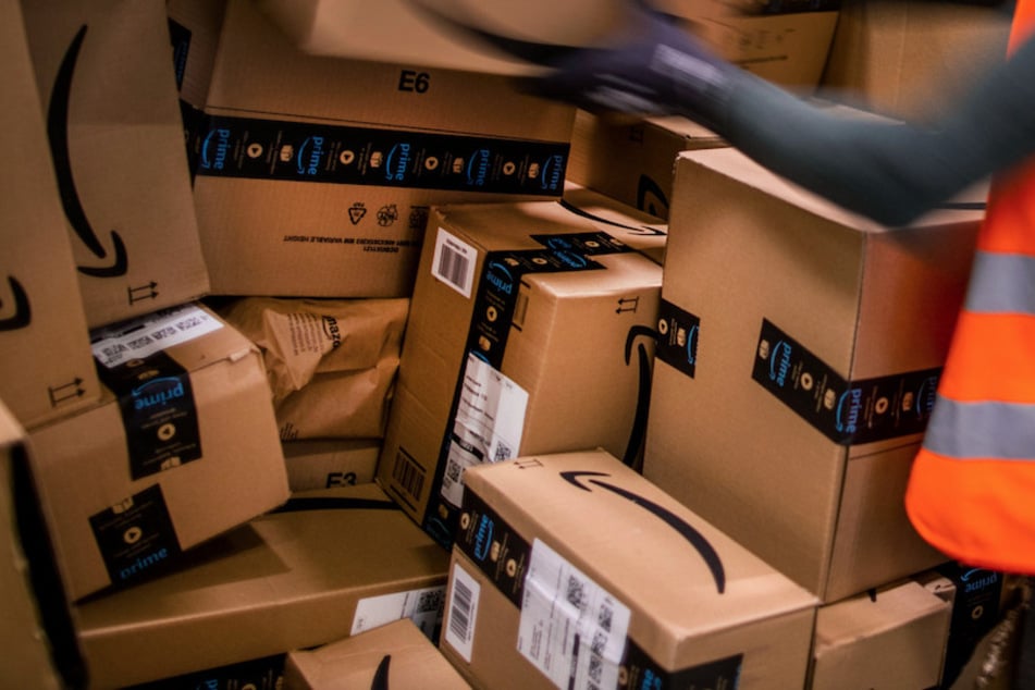 Pakete von Amazon können künftig leichter zurückgesendet werden.