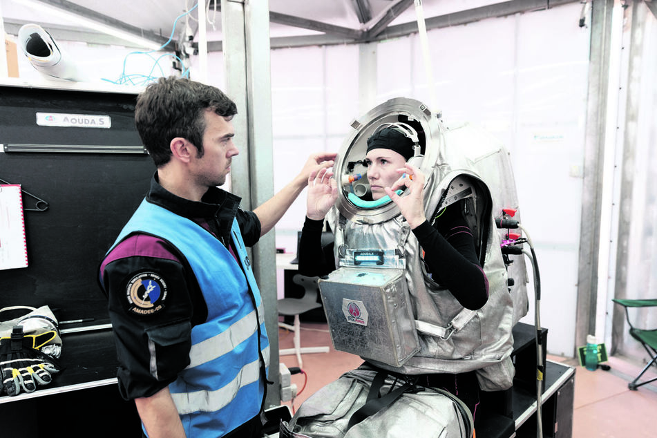 Die Plauenerin Anika Mehlis (40) testete Raumfahrtanzüge für künftige Flüge zum Mars.