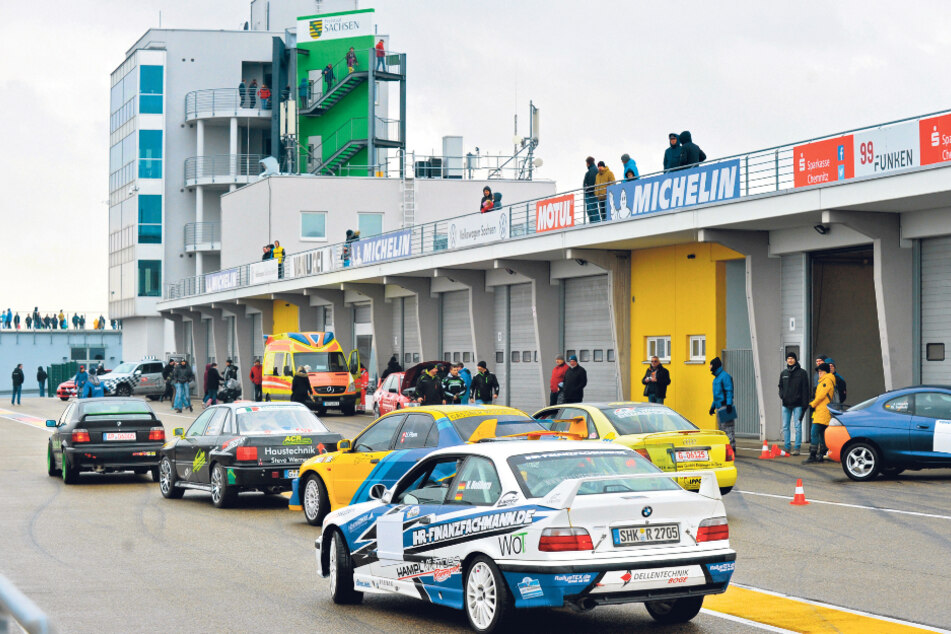 Damit die Winterpause nicht langweilig wird: Rallyesportler testeten auf der Sachsen-Strecke ihre Wagen.