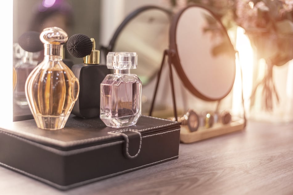 ¿Atrevido o totalmente aceptable usar el perfume de extraños? (Foto simbólica)