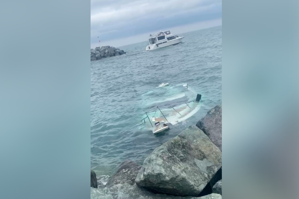 16 Passagiere waren an Bord des Schiffes, ein Mann (40) konnte nicht mehr lebendig gerettet werden.