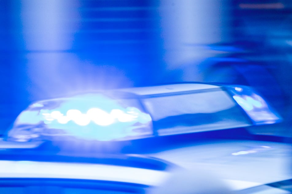 Die Polizei durchsuchte Wohnungen und Geschäftsräume und beschlagnahmte zahlreiche Datenträger. (Symbolbild)