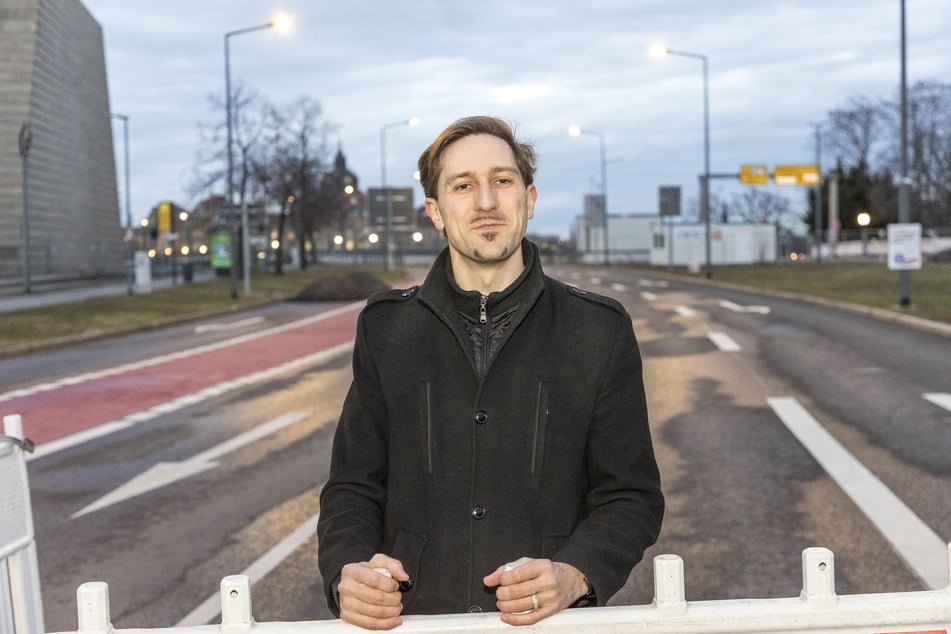 Bertrand Zunker (33) von der Initiative Carolabrücke kritisiert das Rathaus und fordert auch Nachbesserungen der vier Planer-Büros.